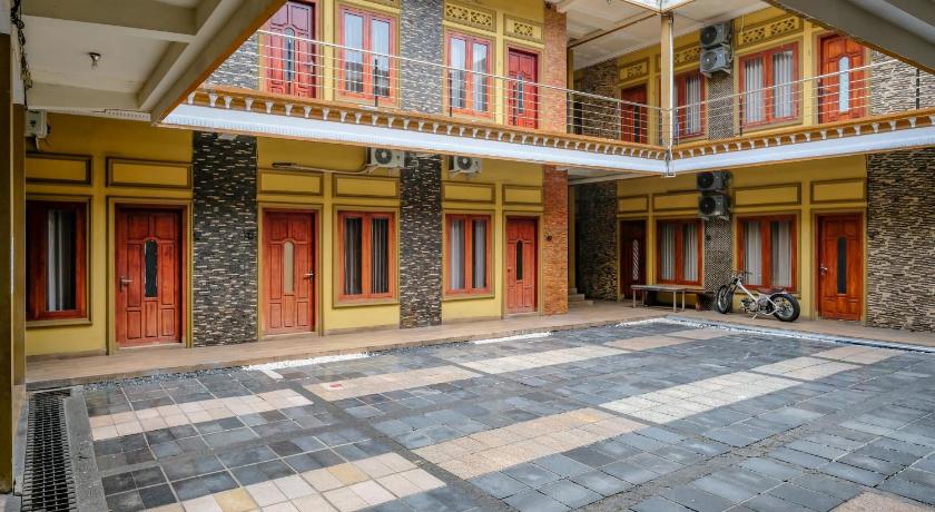 Hotel O Surabaya near Pelangi Park formerly D'best Kutisari