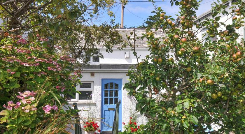 2 Porthilly Cottages