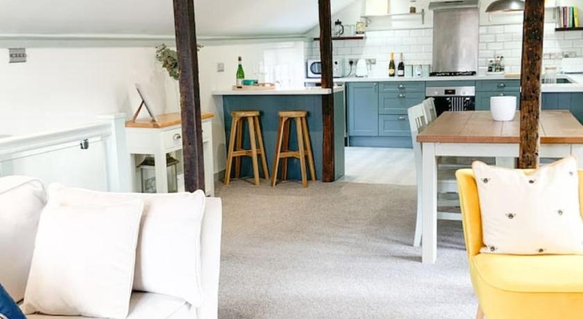 The Mews Pet Friendly and Parking