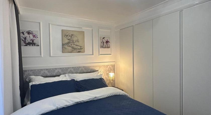 Maple Grove - Luxury 1-Bedroom apartment with garden and parking in Greater London