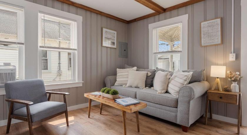 The Sand Bar - Heart of Hampton Beach