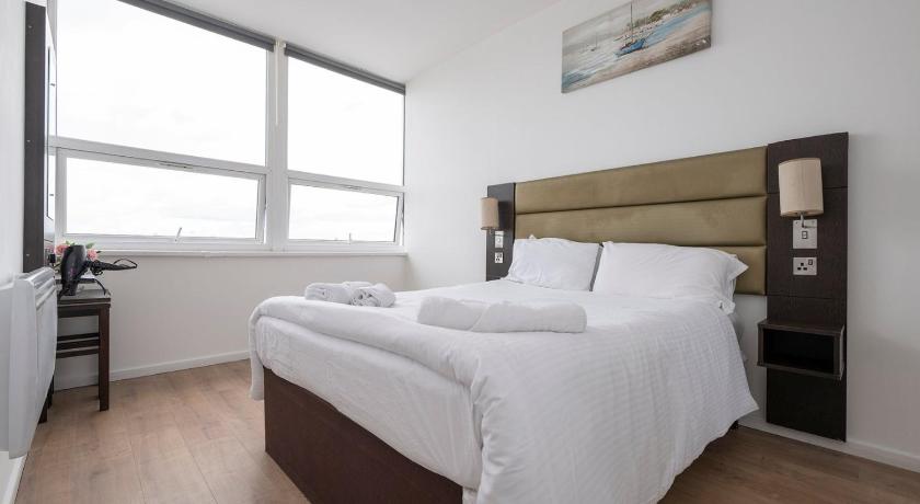 Hawthorns Apartments