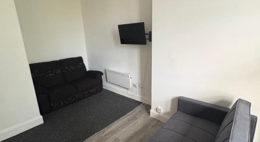 West End Traditional Flat with Free Parking