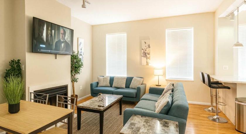 Soulard 2BR Balcony Free Parking Walk to Dining