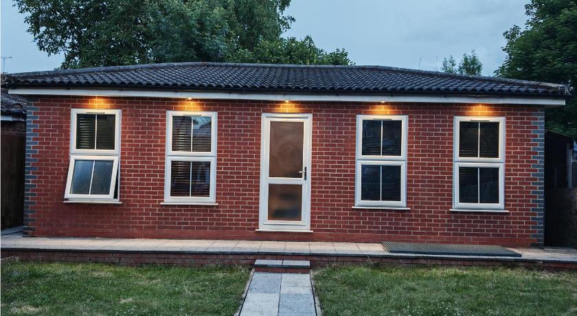 SnoozeDen Westmead – Windsor Castle & Legoland