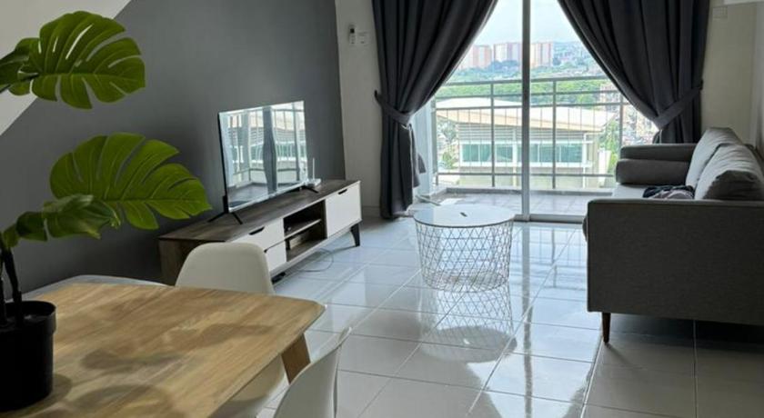 Damai Vacation Stay 7 pax 3 Free Parking