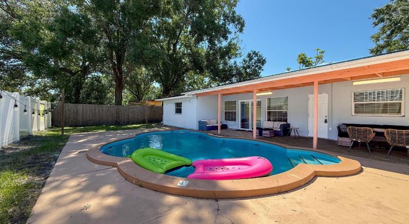 Newly Renovated Tampa Home Near Hard Rock Casino!