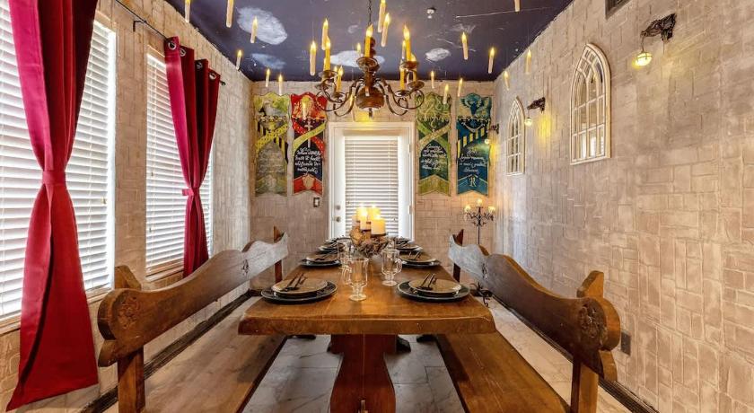 Stay at Hogwarts Harry Potter's Home, Free Parking, Pets Allowed