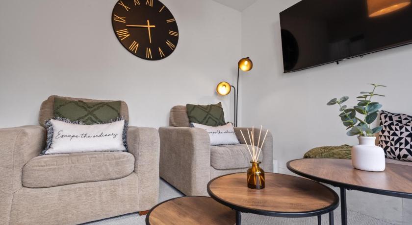 City Nest Service Accommodation HEATHROW Beautiful Spacious Home 5 min drive to Heathrow Airport Gre