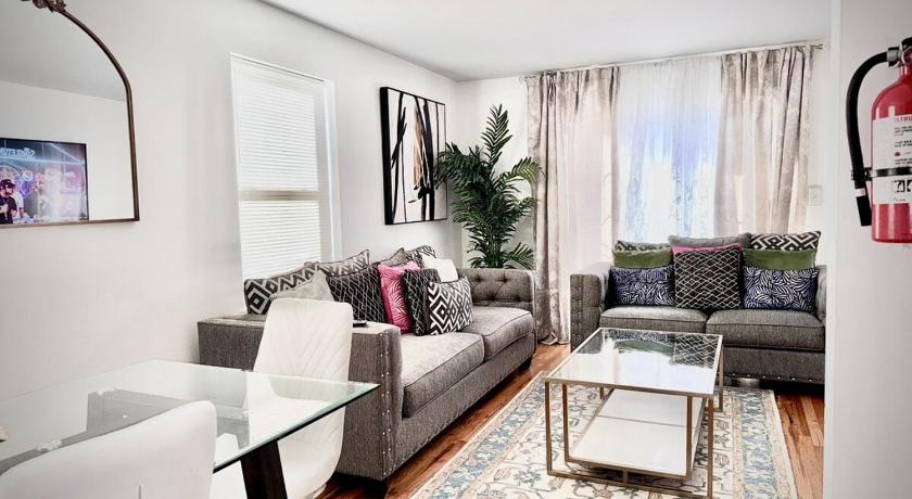 Exquisite 3 KINGs bed 5 mins EWR airport 25 mins from NYC