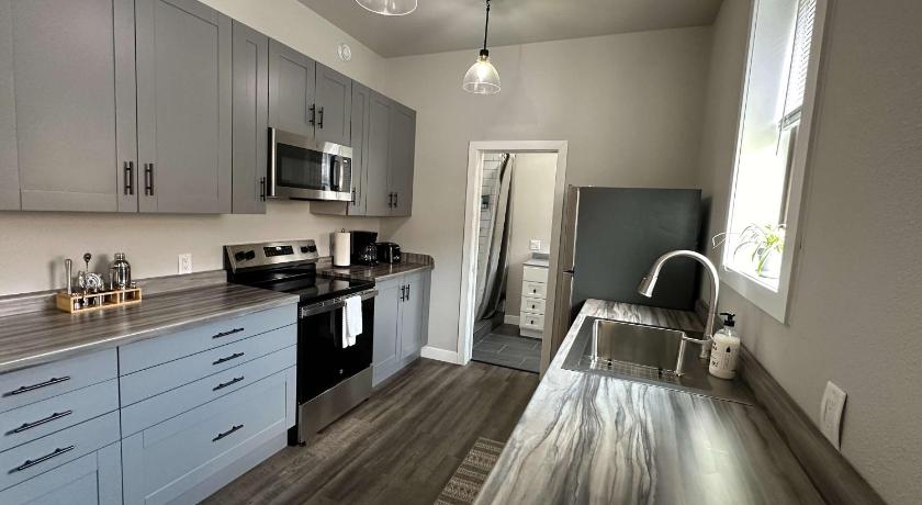 Downtown Minimalist Apartment