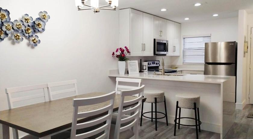 Family Townhouse with Waterpark - Minutes from Disney