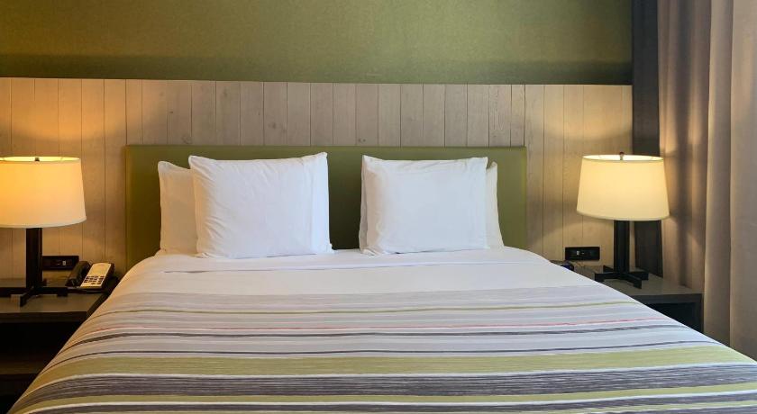 Country Inn & Suites by Radisson, San Jose International Airport, CA