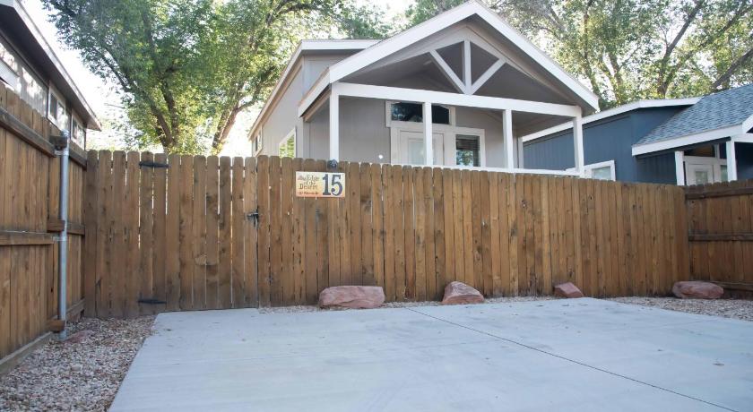 Pine Tree Arch Cabin #15