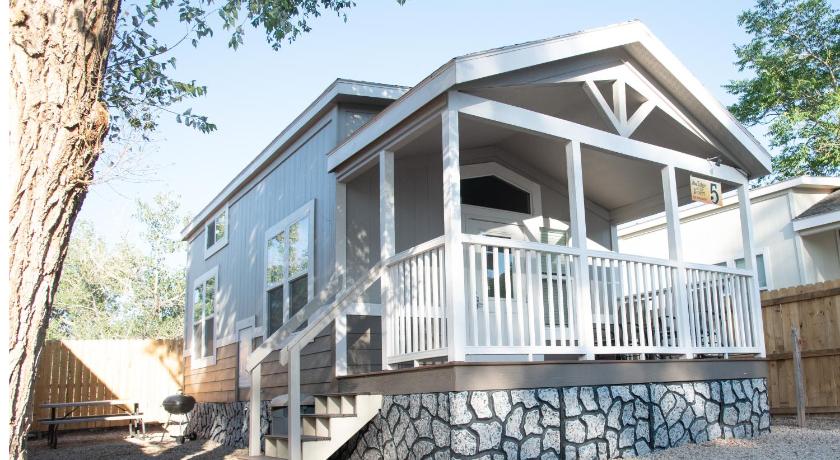 Balanced Rock Cabin #05