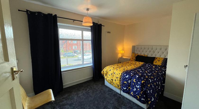 Cozy Private Blackout Room