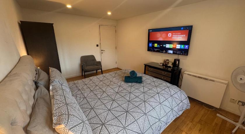 Specious double room with king size bed