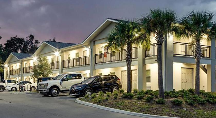 Baymont by Wyndham Ocala Suites