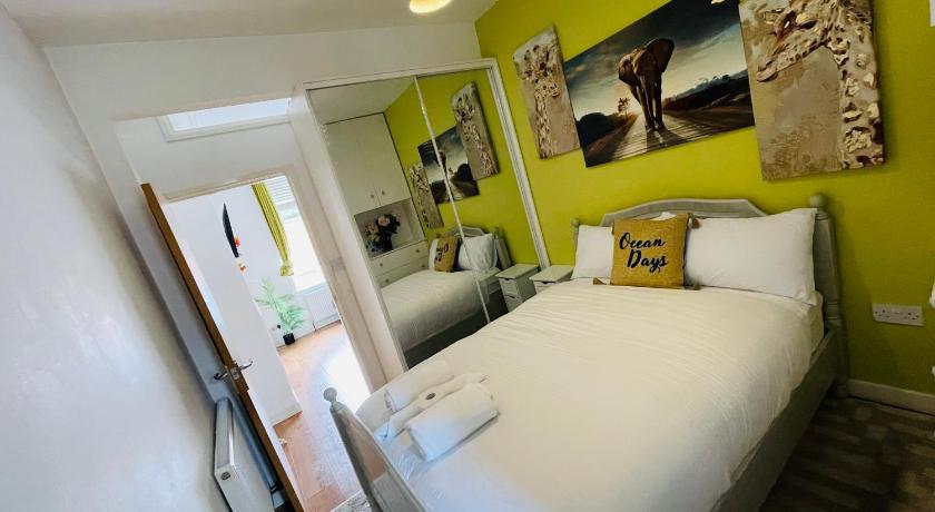 cozy & stylish one bedroom apartment