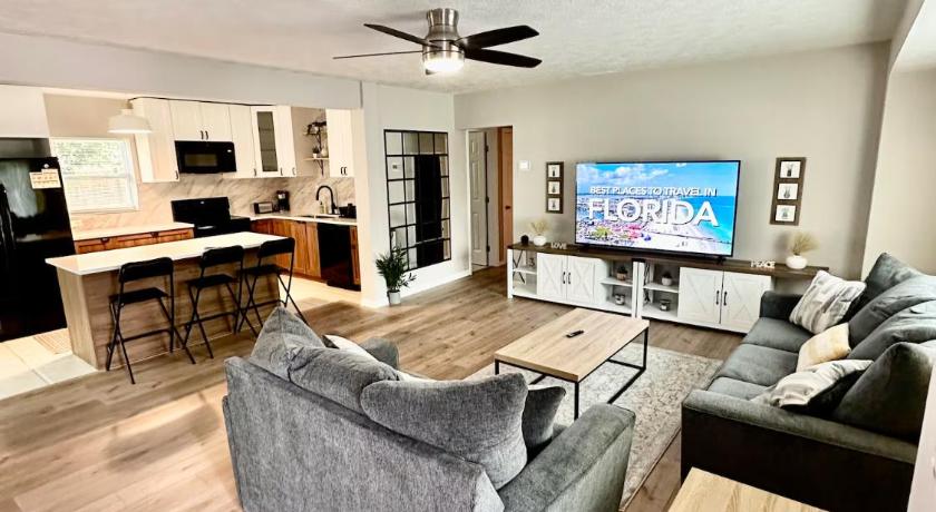 Siesta Beach Getaway - Minutes to Beach, Shops, Dining