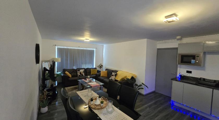 Lovely 3 Bed Ground Floor Apartment Near QE Hospital Harborne Birmingham New