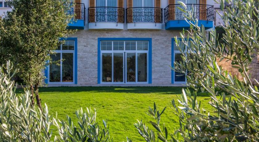 Clementin Suits Sigacık