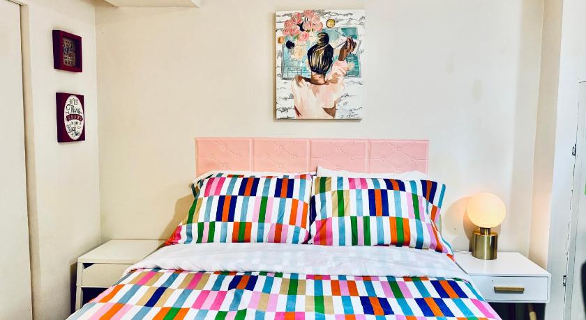 Cozy Private Room with Shared Bathroom on the 1st Floor - Conveniently Located near SeaTac Airport a