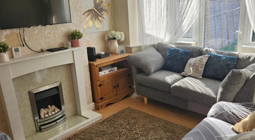 ENTIRE HOUSE- Near Common Wealth Games PERRY BARR