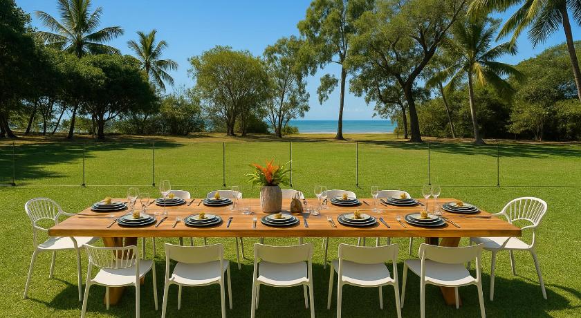 Da White Beachfront House Near Palm Cove