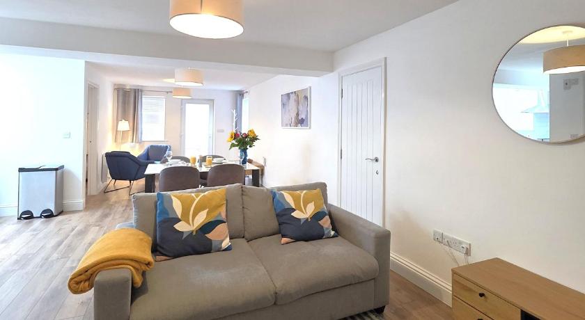 Deluxe One Bed Flat at Dawe Luxury Suites - An Entire Apartment near Ely Cathedral & Train Station -