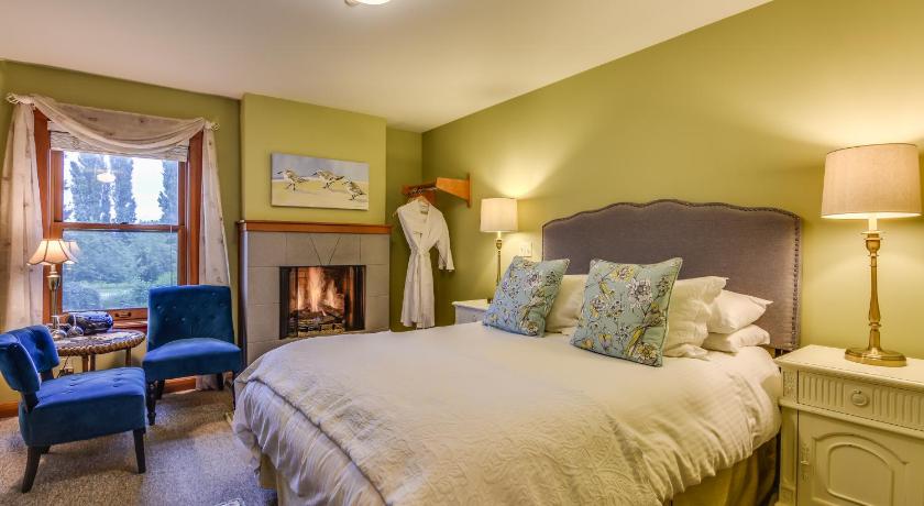 Wild Iris Inn