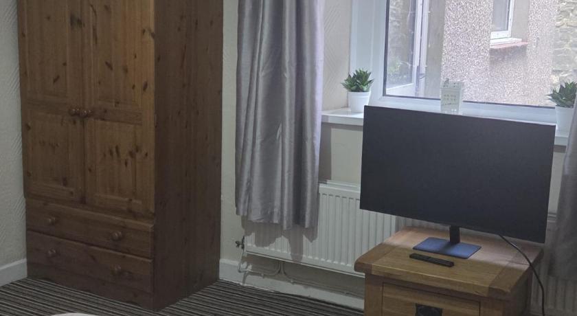 52 - room 2 - smart TV