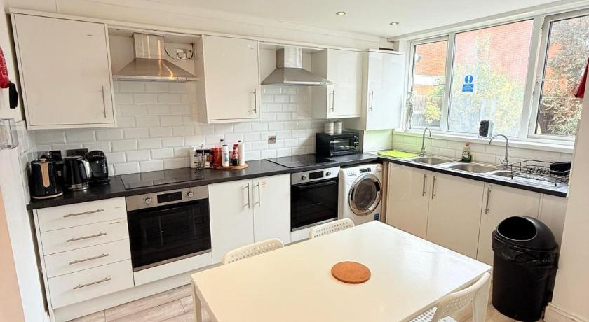 15 min to Central London Guest Suites 22