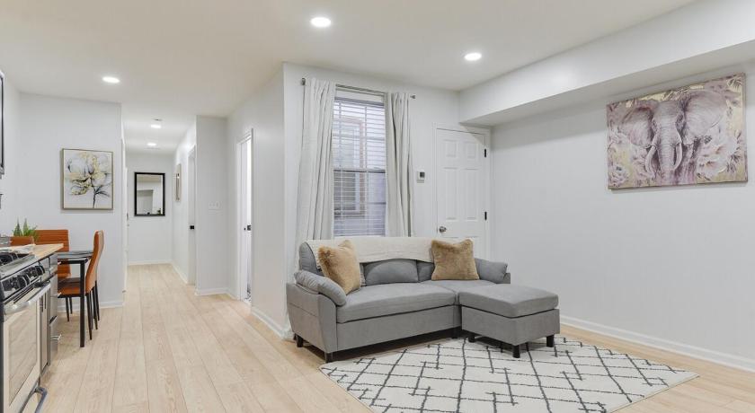 Stylish 2BR Near Union Market & Metro