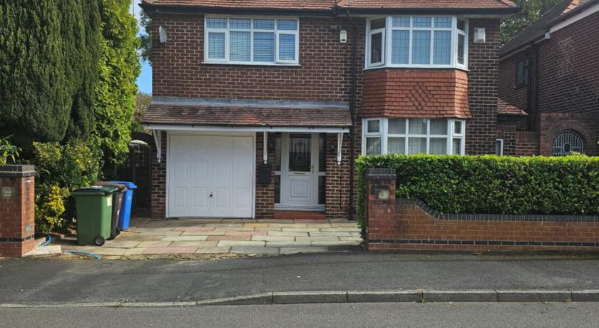 4 bed detached house near Manchester Airport Manchester -Cheadle