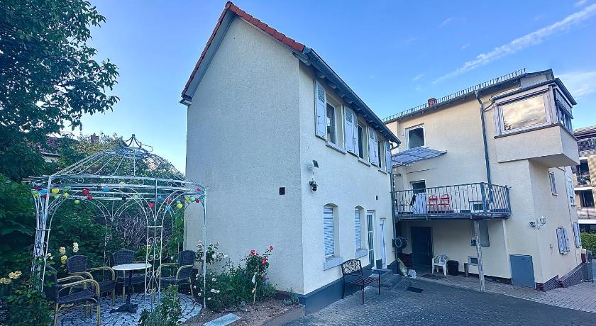 Zentrale Ferienwohnung in Friedrichsdorf für 1-7 Personen