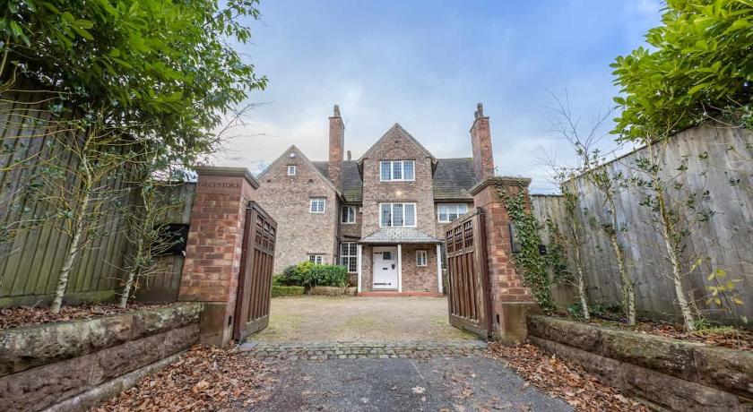 The Coach House - Grade 2 Listed