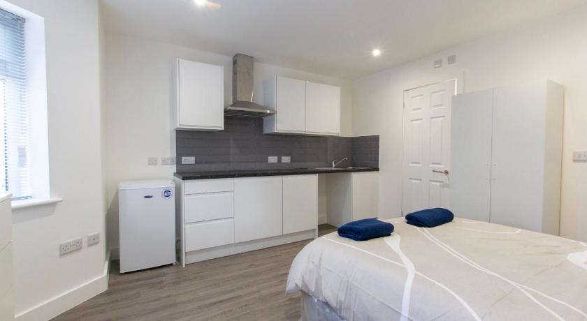 Radstock Road - Room 1b