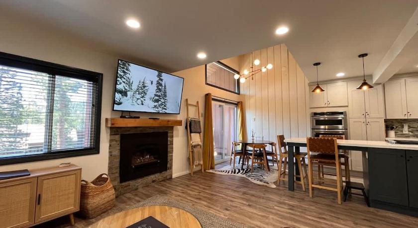 1 Bedroom with Loft, Cozy Mtn Condo with Pool and Jacuzzis