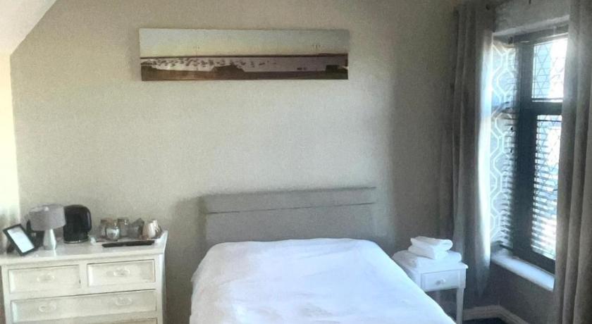 The Dublin Packet Family Room Number 9