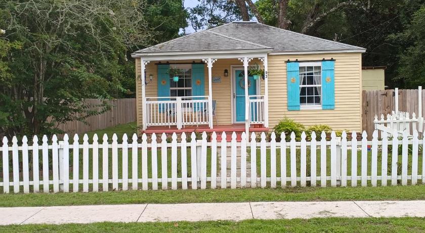 Beachy pet & family friendly cottage close to NAS no pet fee