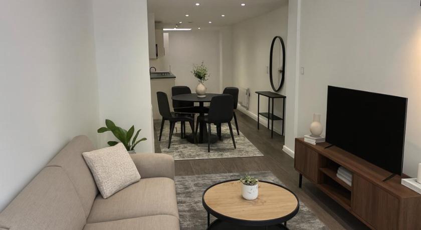 Courtyard Highstreet Retreat