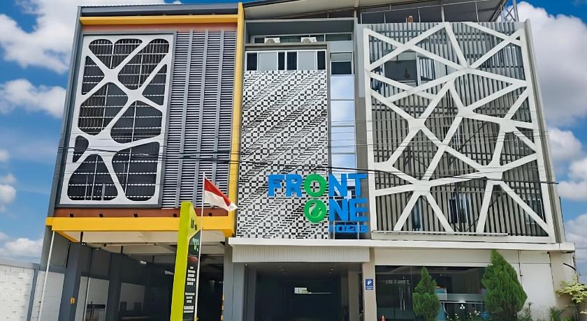 Front One Hotel Sragen