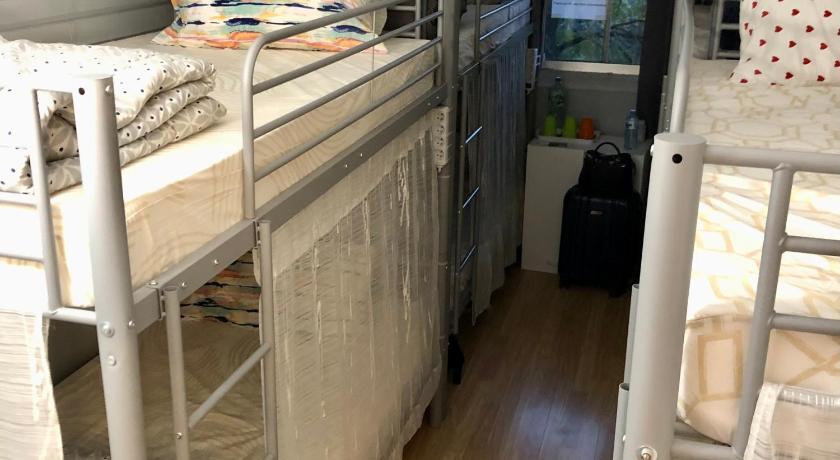 Female dorm- Femme dortoir Paris 8pm-10am