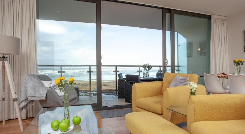 Ocean Serenity, Horizon View