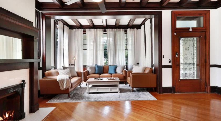 Spacious and Elegant Family Home in Mid-City