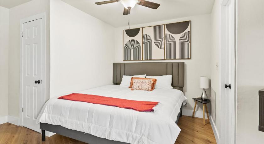 King Bed Modern Studio Apartment