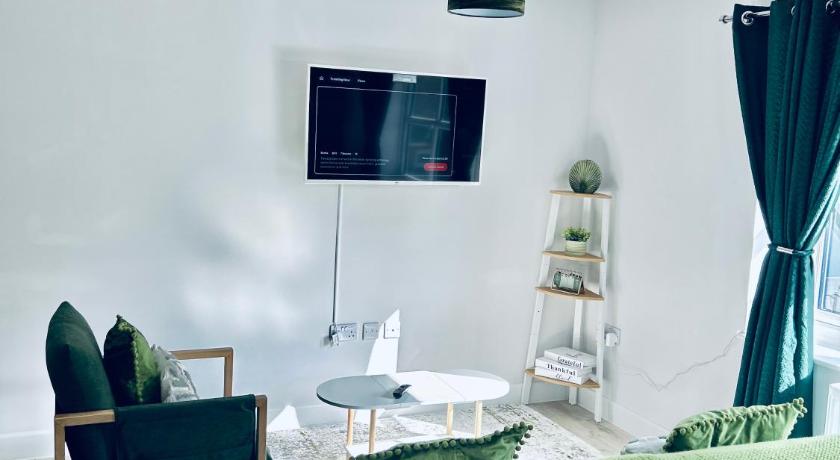 Dover Ferry Apartments, private terrace and on-site parking