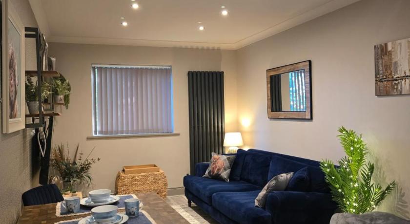 Countryside Apartment nr. Dore Train station