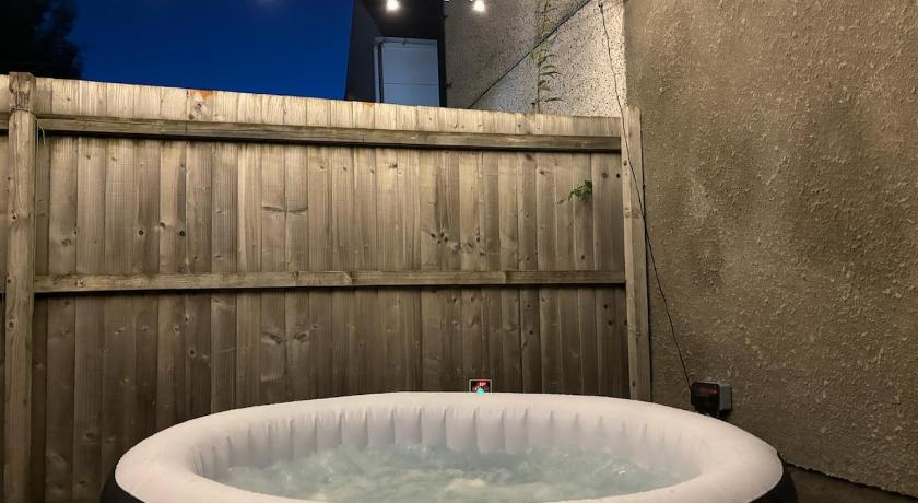 Cardiff Hideaway with Private Garden & Hot Tub